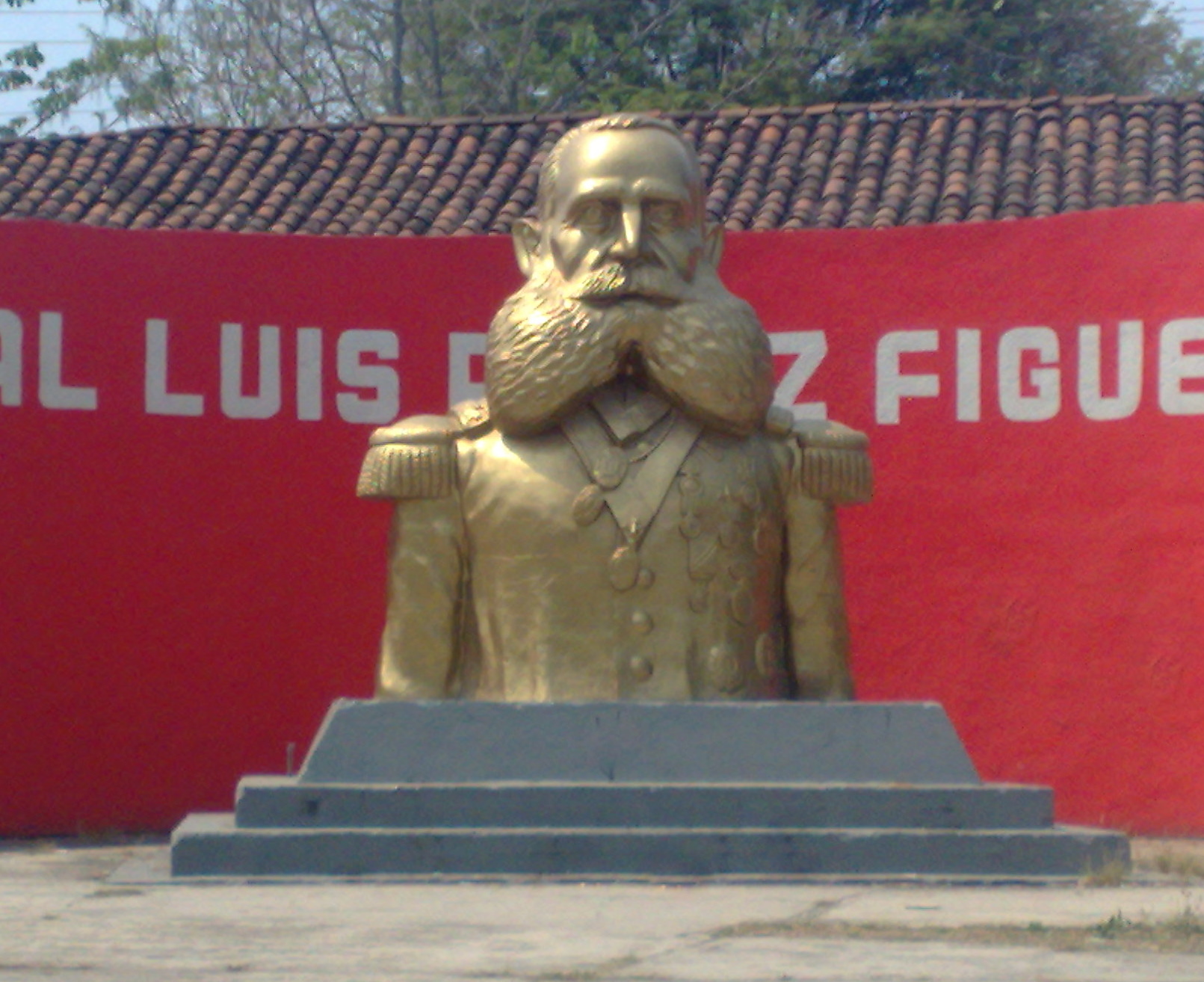 Monumento a Luis Pérez Figueroa en Acatlán de Pérez Figueroa, Oaxaca