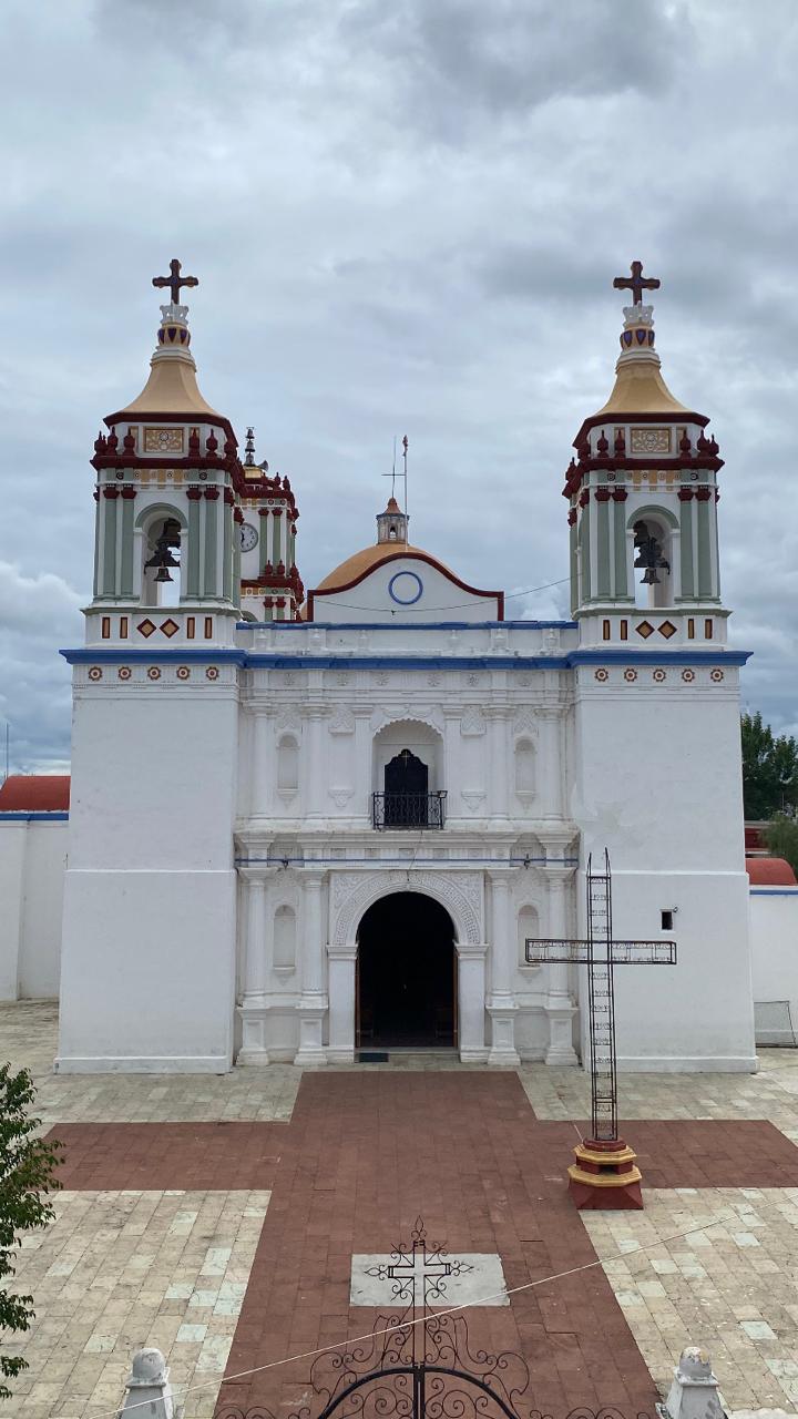 Fachada de la parroquia de San Andrés en Miahuatlán de Porfirio Díaz, Oaxaca