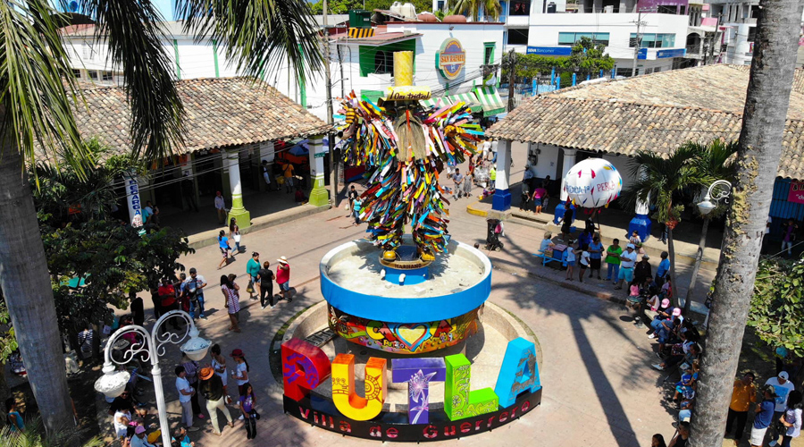 Monumento al carnaval putleco en Putla Villa de Guerrero, Oaxaca
