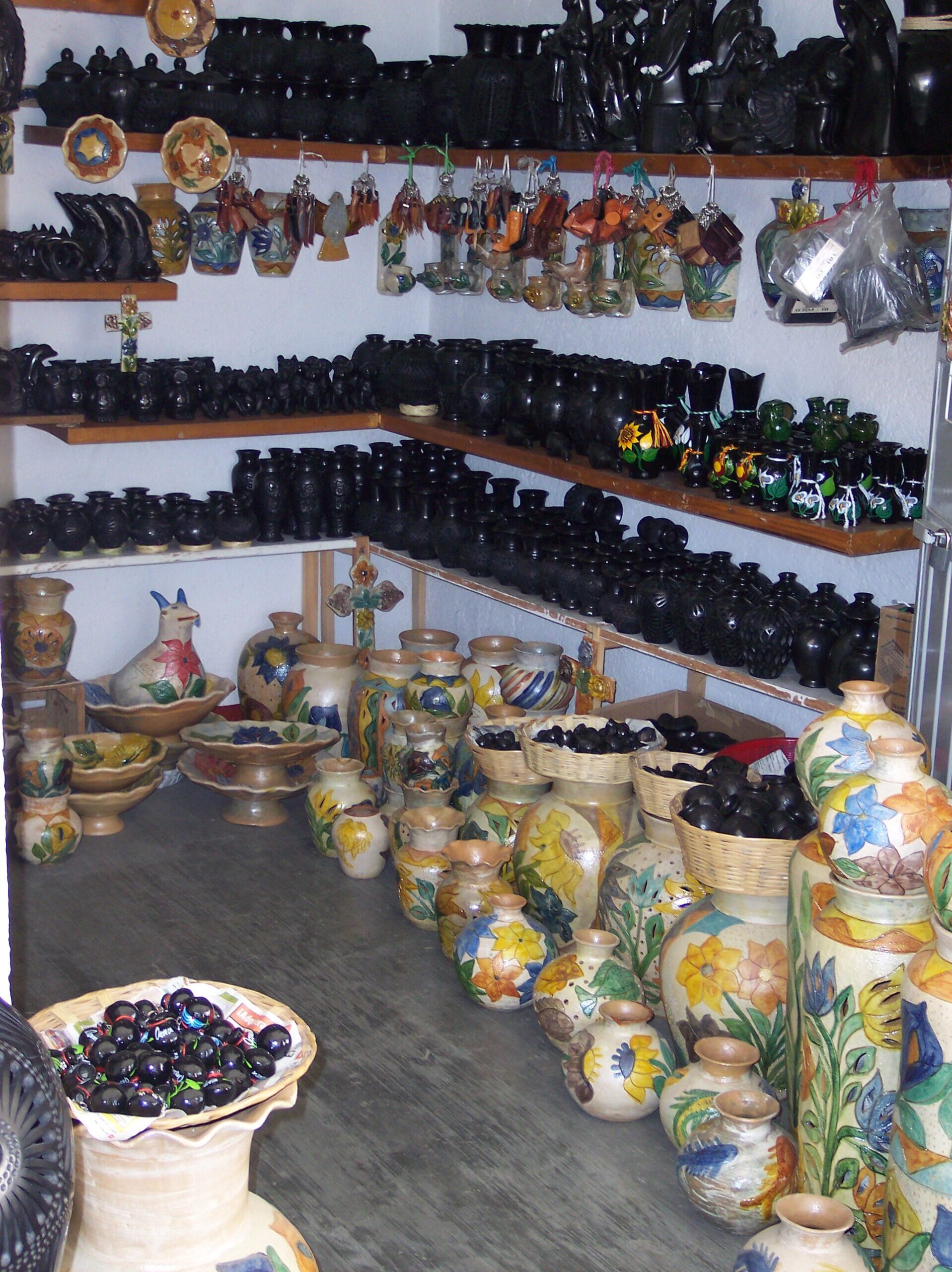 Artesanías de barro negro en San Bartolo Coyotepec, Oaxaca