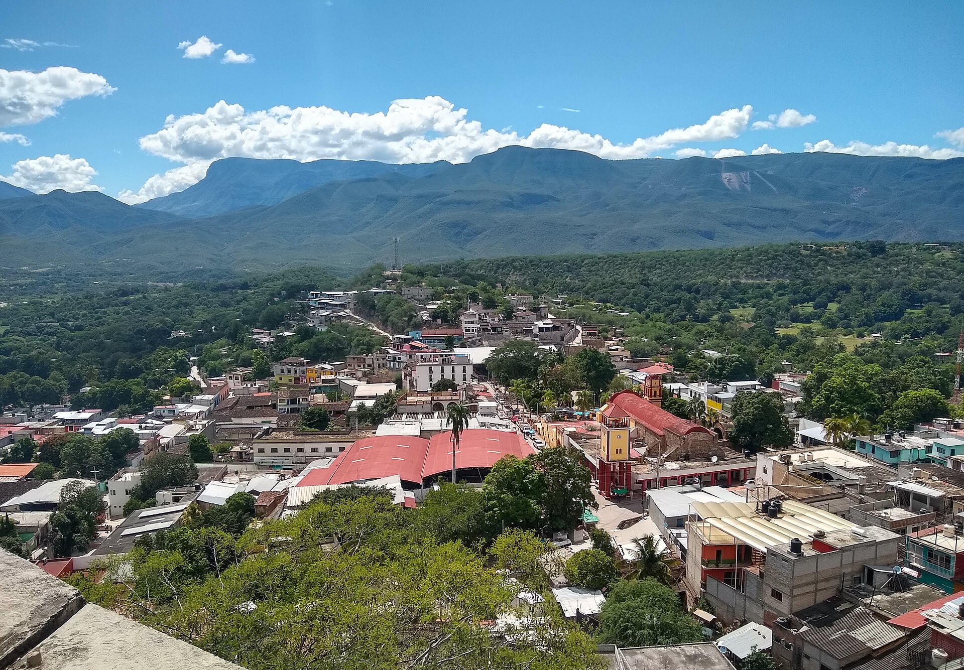 Vista desde el mirador La Cruz en San Juan Bautista Cuicatlán, Oaxaca