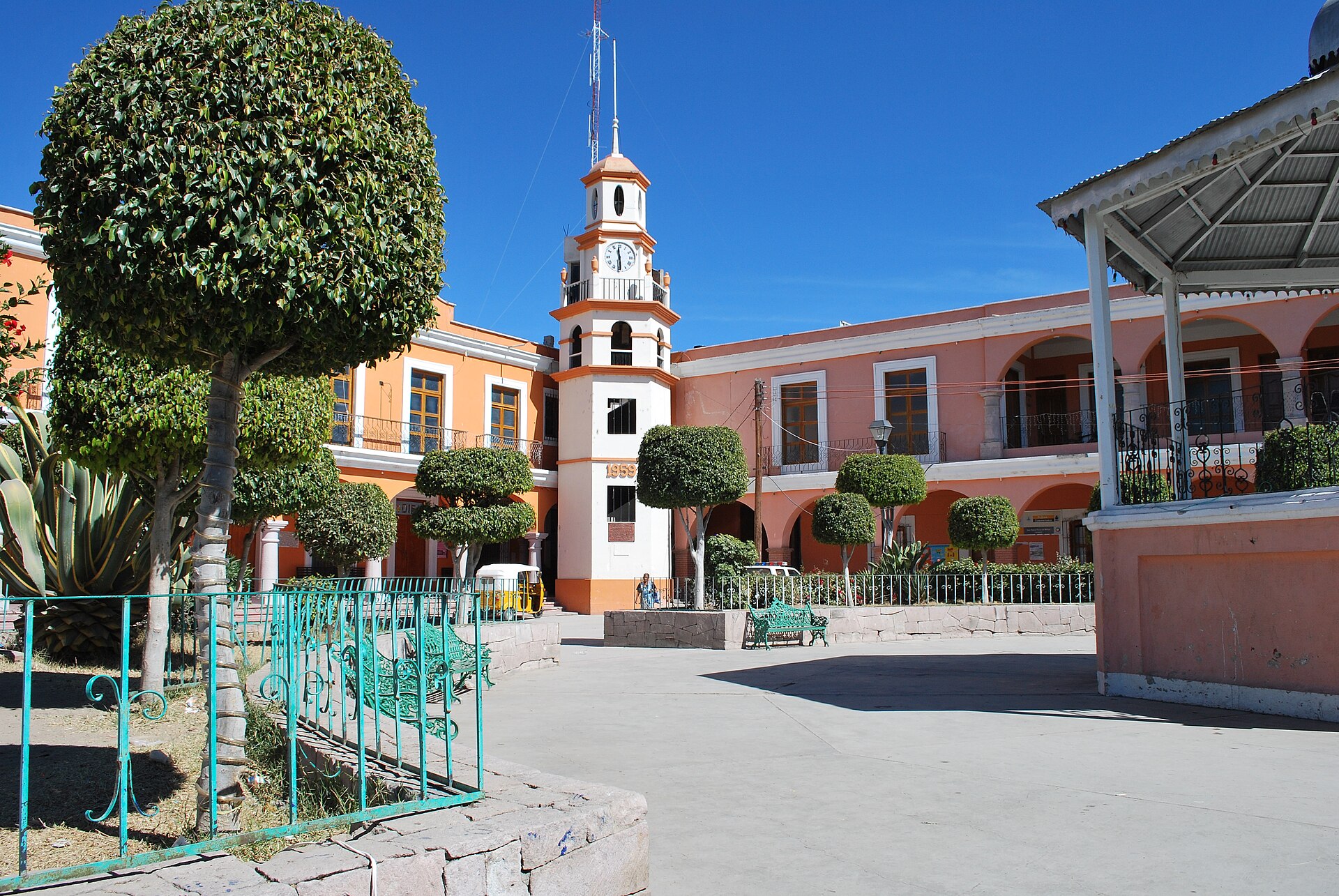 Torre del reloj en San Pablo Villa de Mitla, Oaxaca
