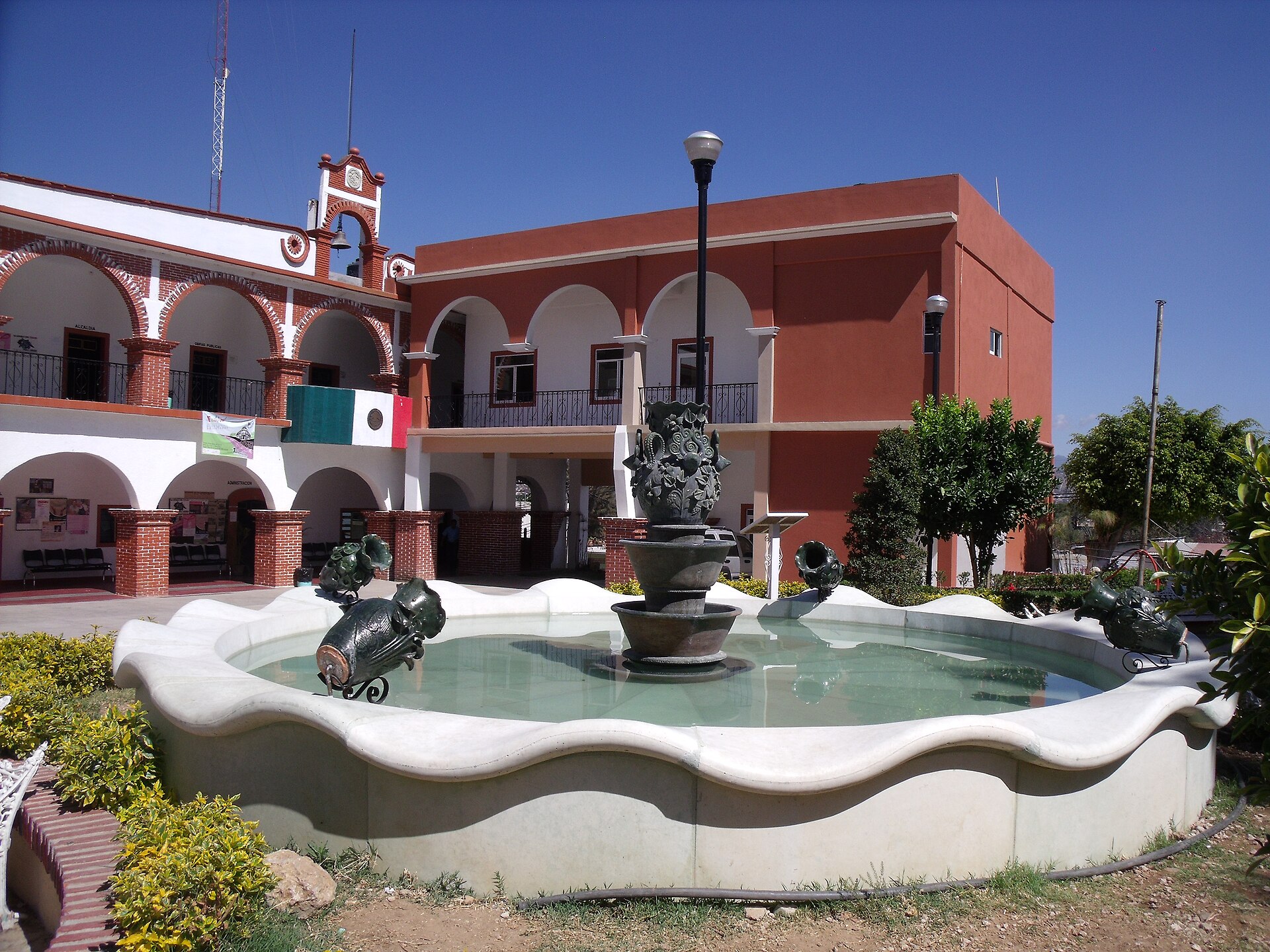 Palacio municipal en Santa María Atzompa, Oaxaca