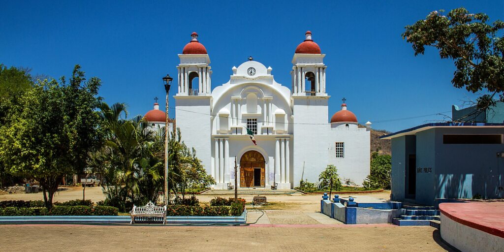 Iglesia del pueblo en Santa María Colotepec, Oaxaca