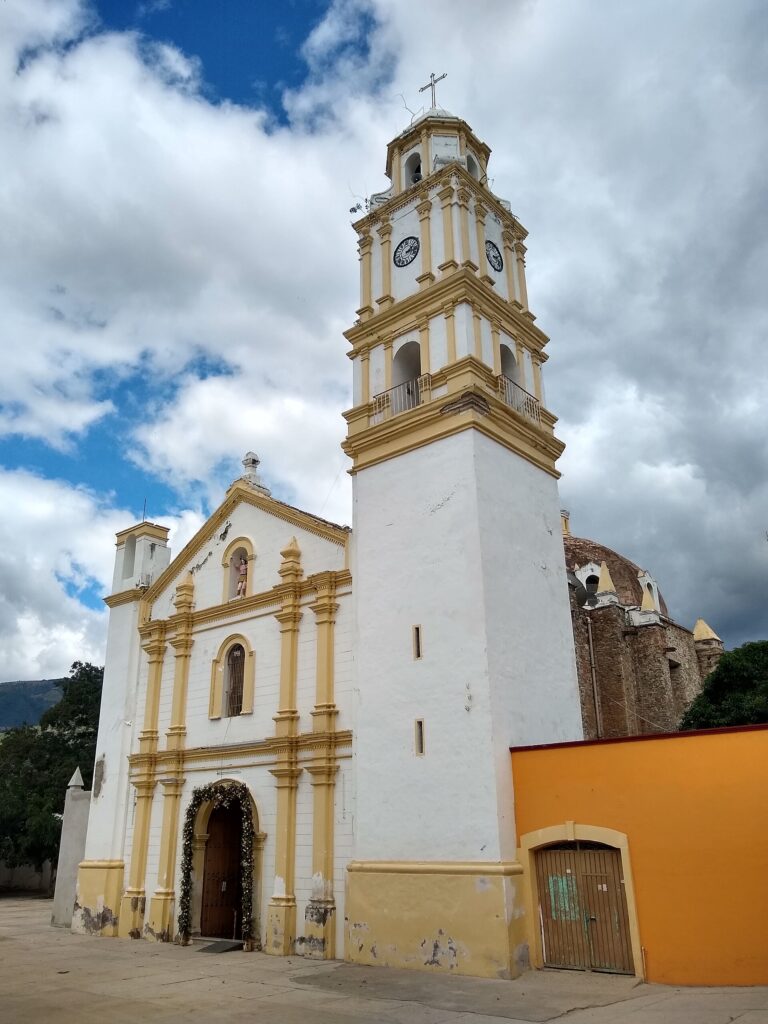 Iglesia de San Miguel Arcángel en Teotitlán de Flores Magón, Oaxaca