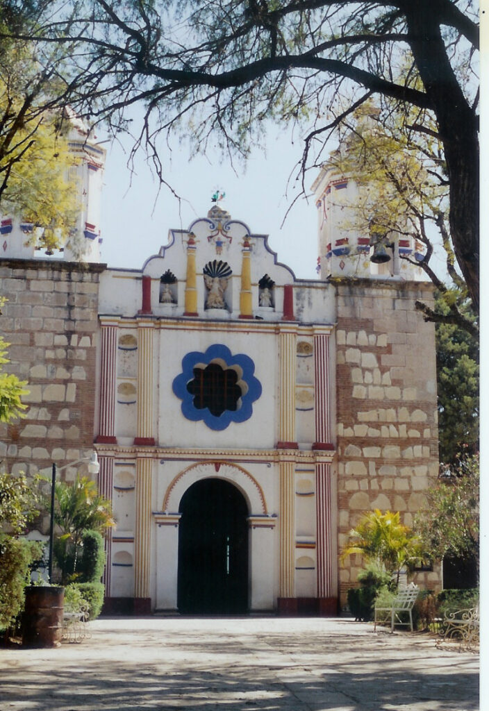 Iglesia de San Miguel Arcángel en Tlalixtac de Cabrera, Oaxaca