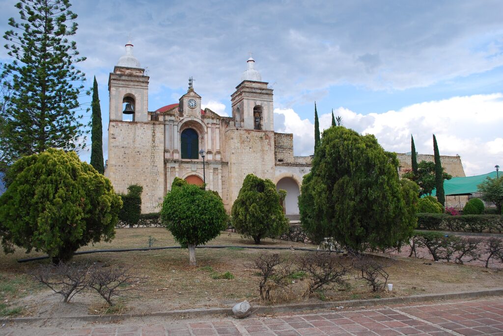 Atrio de la iglesia en Villa de Etla, Oaxaca